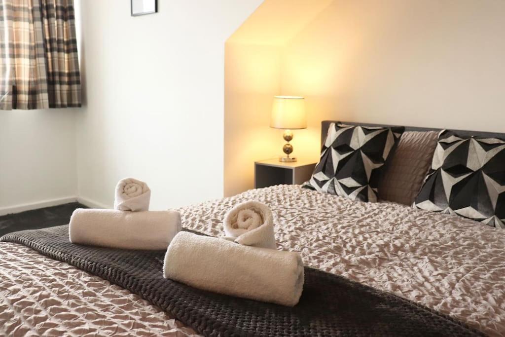 Charming 3 Bedroom Property Free Wifi & Parking 리즈 외부 사진