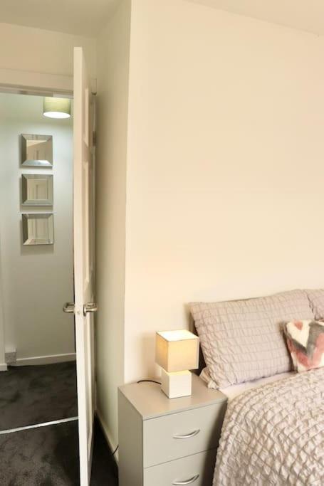 Charming 3 Bedroom Property Free Wifi & Parking 리즈 외부 사진