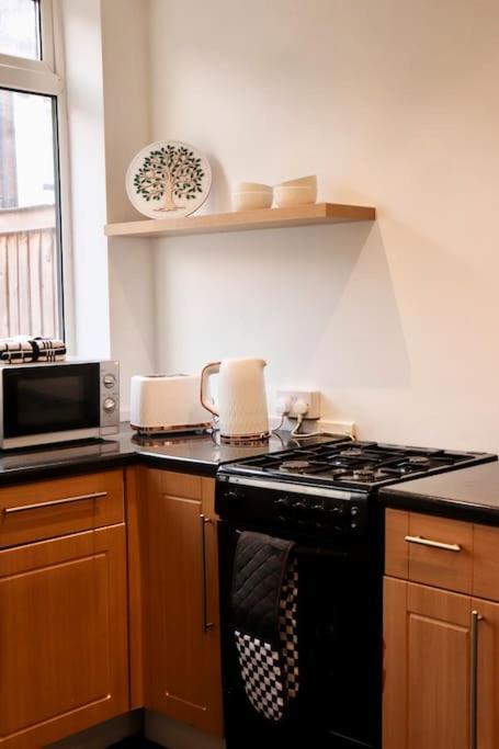 Charming 3 Bedroom Property Free Wifi & Parking 리즈 외부 사진