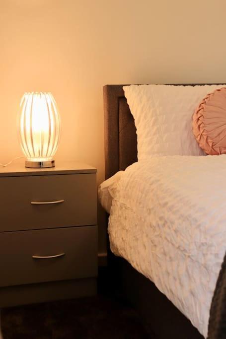 Charming 3 Bedroom Property Free Wifi & Parking 리즈 외부 사진