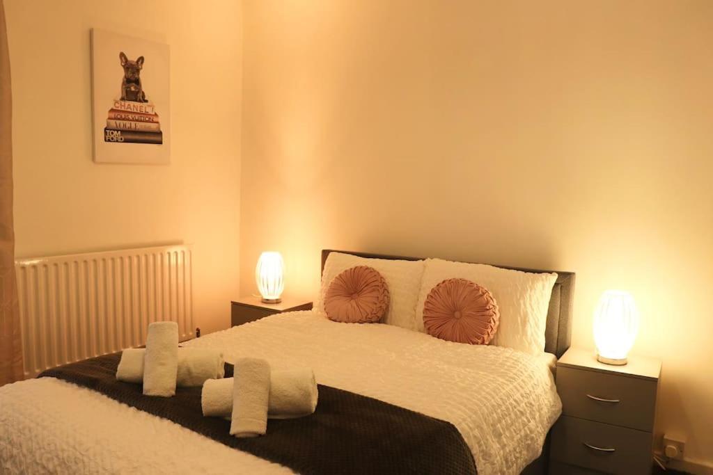 Charming 3 Bedroom Property Free Wifi & Parking 리즈 외부 사진